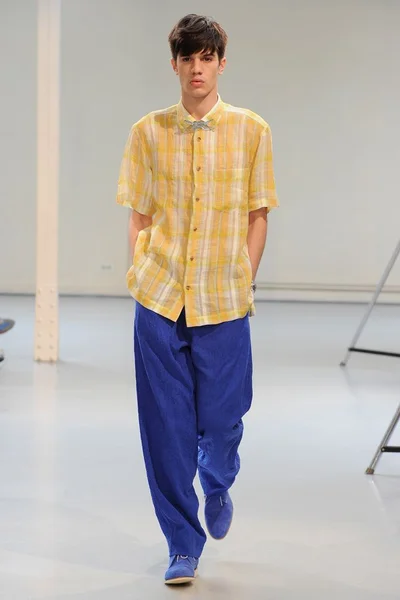 Look 27